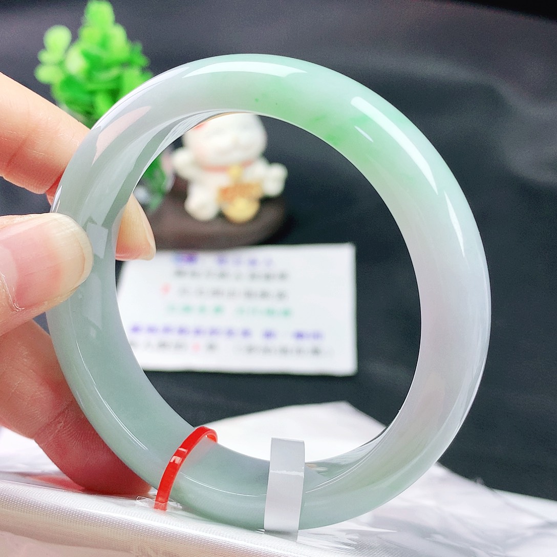 翡翠手镯未镶嵌56轮胎