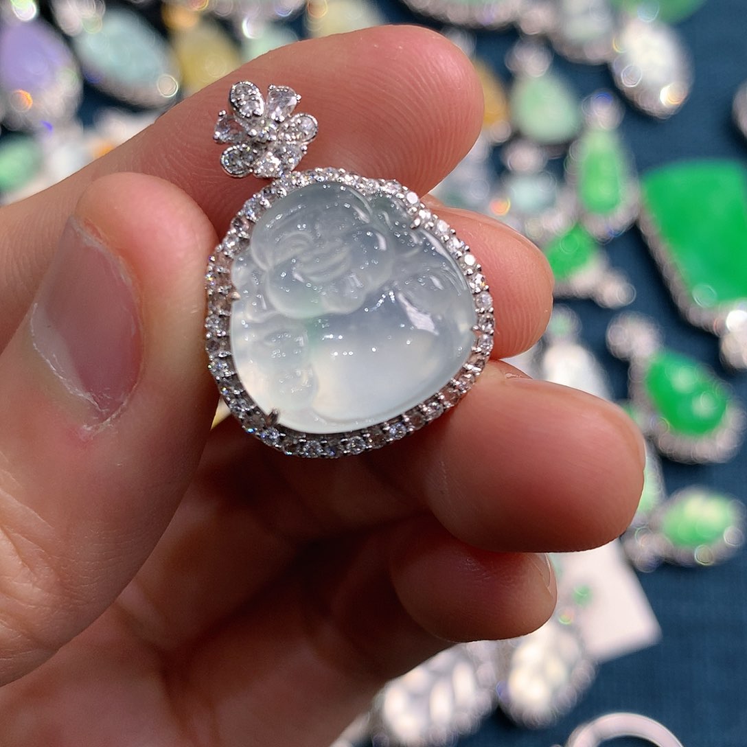 翡翠颈饰18K金镶嵌财神爷