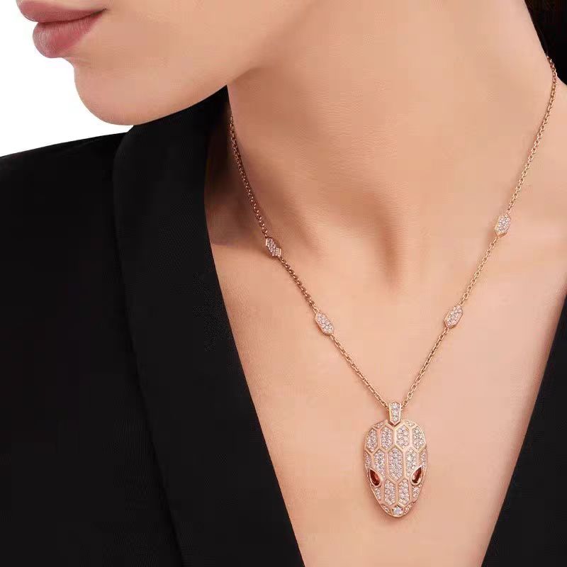 1743项链-18K金镶嵌满钻时尚气质设计师红眼蛇头项链