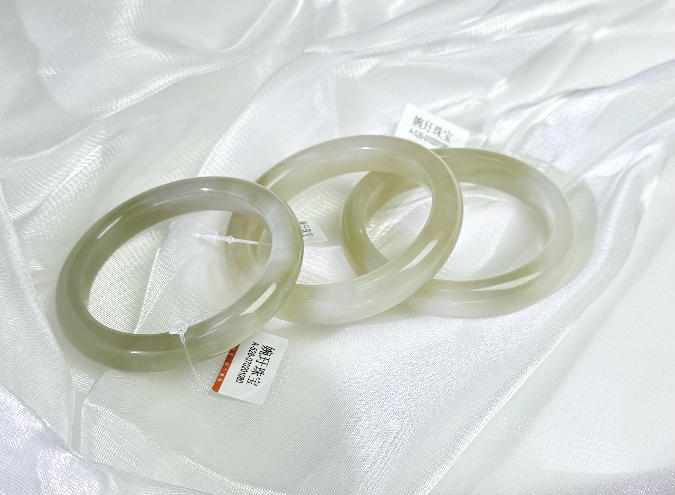 紫衣·和田玉香槟烟青色系玉镯(多样性发其一)