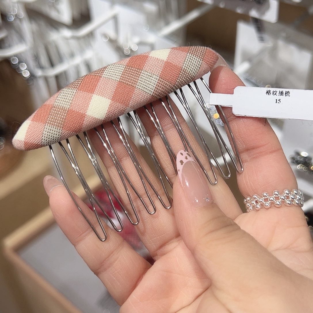 非金属粉色格纹插梳