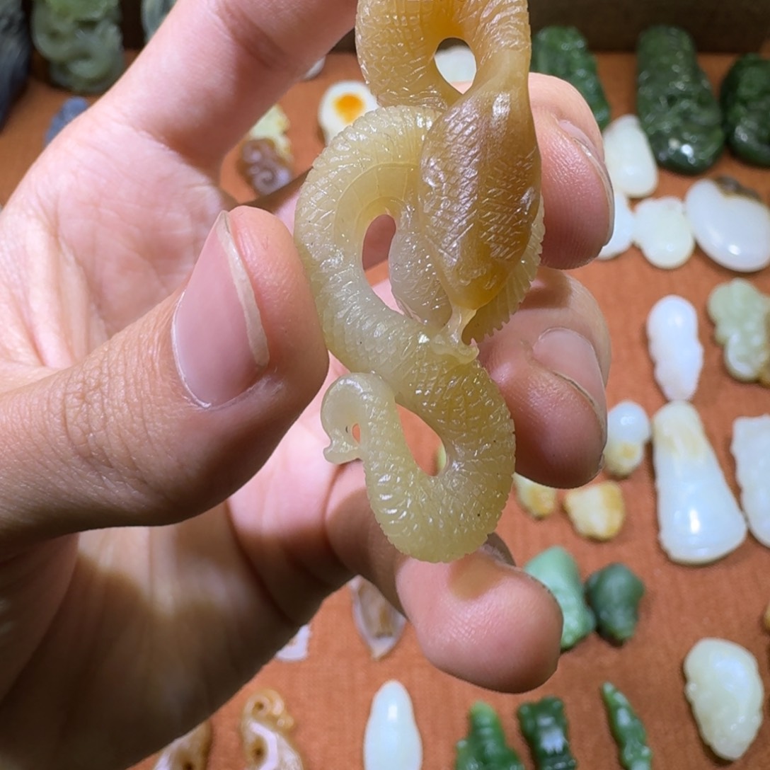 和田玉吊坠(赠链)未镶嵌