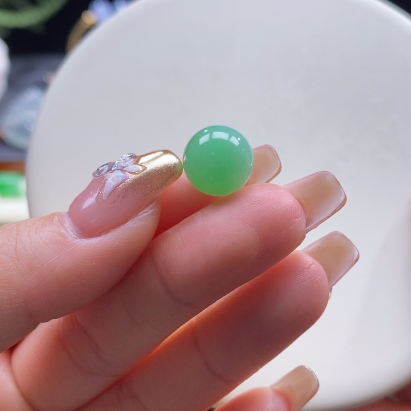 【闪购商品】翡翠颈饰未镶嵌翡翠苹果甜绿珠卡11.4mm