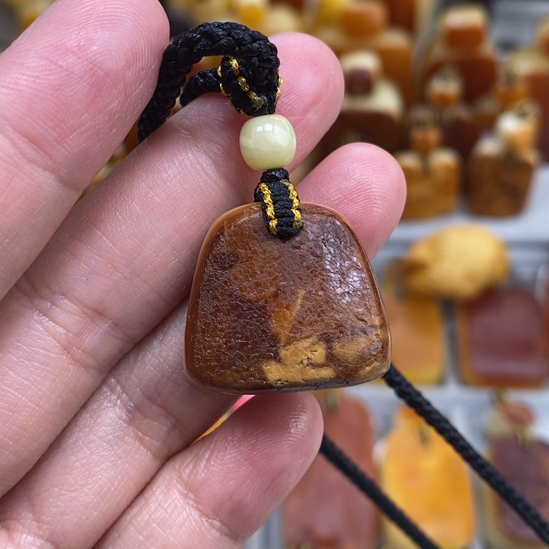 蜜蜡未镶嵌珠宝奇石