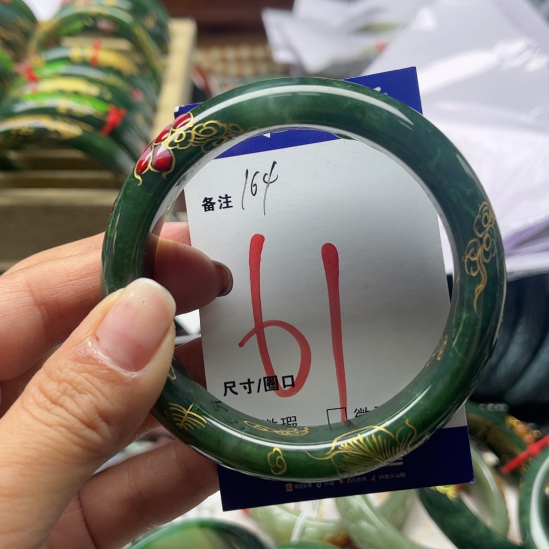 英***姐和田玉未镶嵌手镯