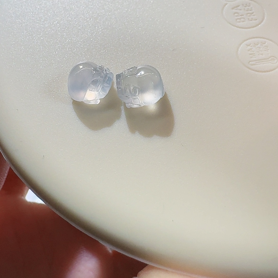 翡翠颈饰未镶嵌金蟾一对