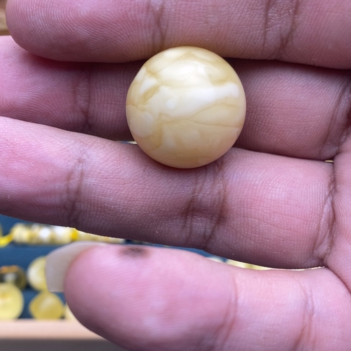 T***T琥珀未镶嵌裸石22号19.5圆珠瑕