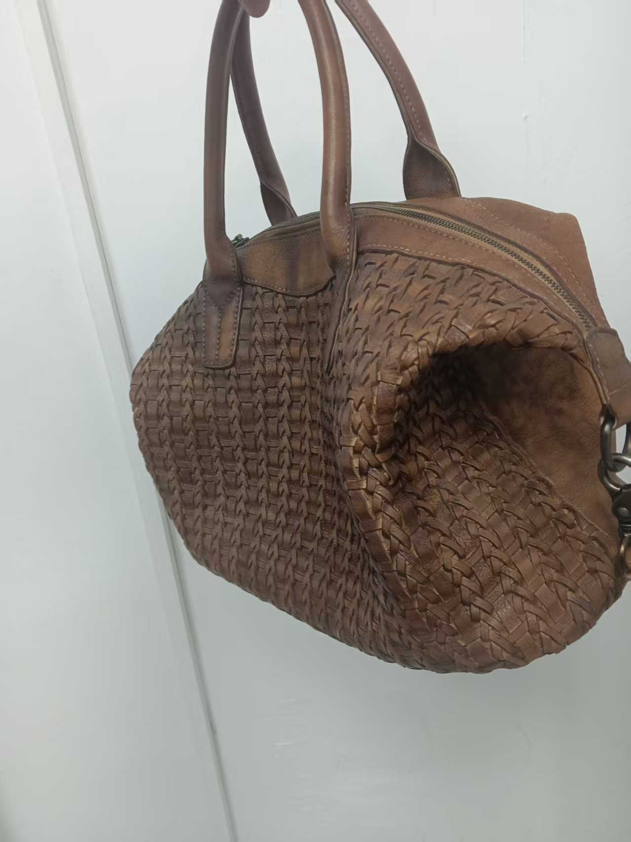 孤品扣号为准。简约风撞色手提包编制时尚