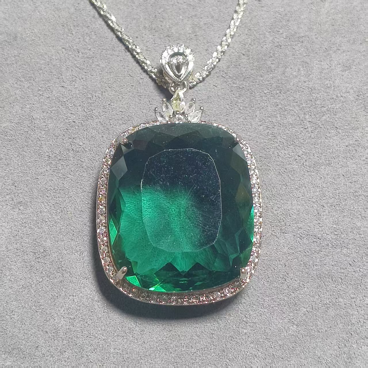 【南非定制】经典高级轻奢大气百搭吊坠  aj112001