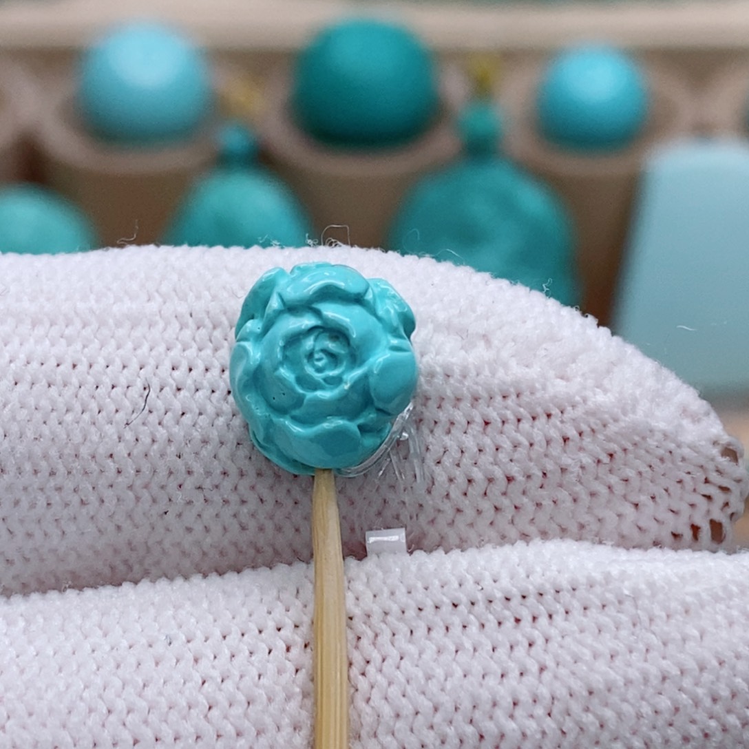 绿松石未镶嵌珠宝奇石