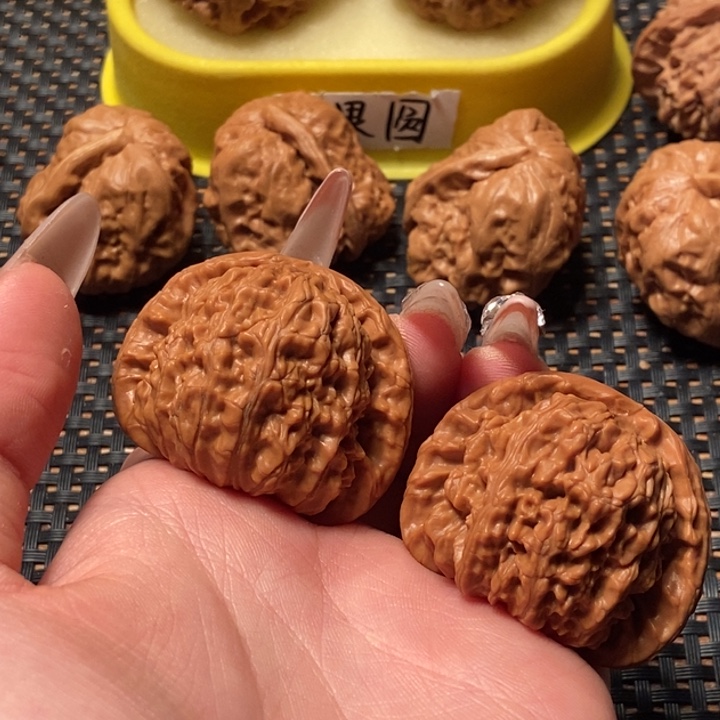 文玩核桃吊坠43闷白