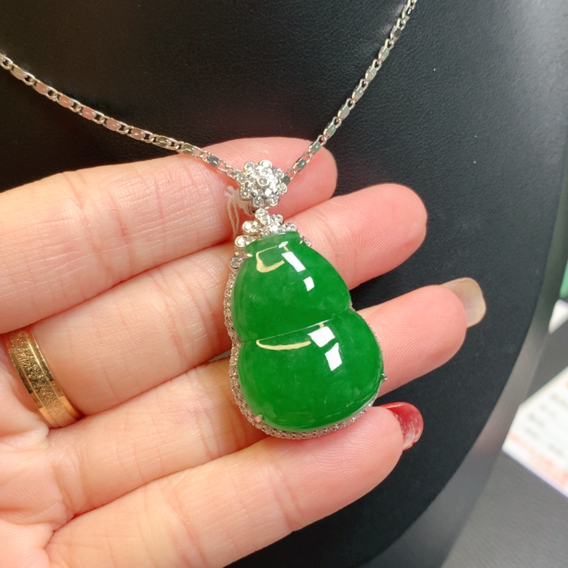 【闪购商品】翡翠吊坠(赠链)18K金镶嵌