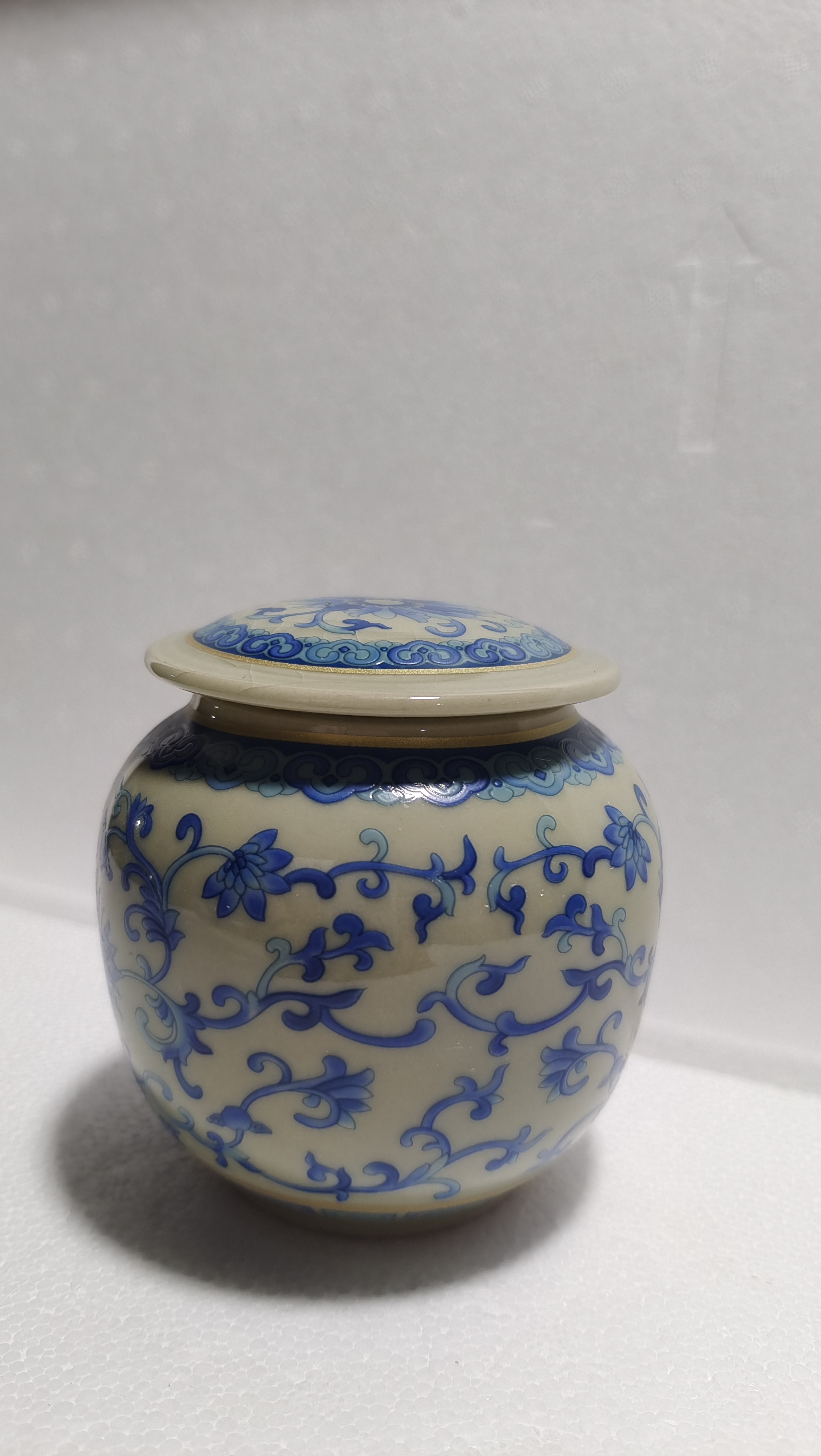 缠枝莲万花茶叶罐