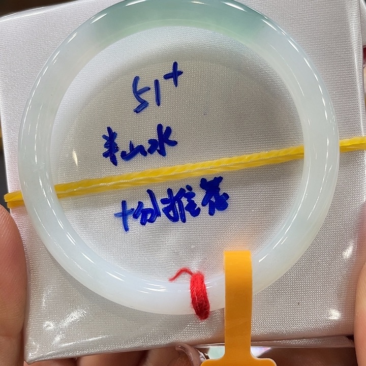 翡翠手镯未镶嵌翡翠手镯