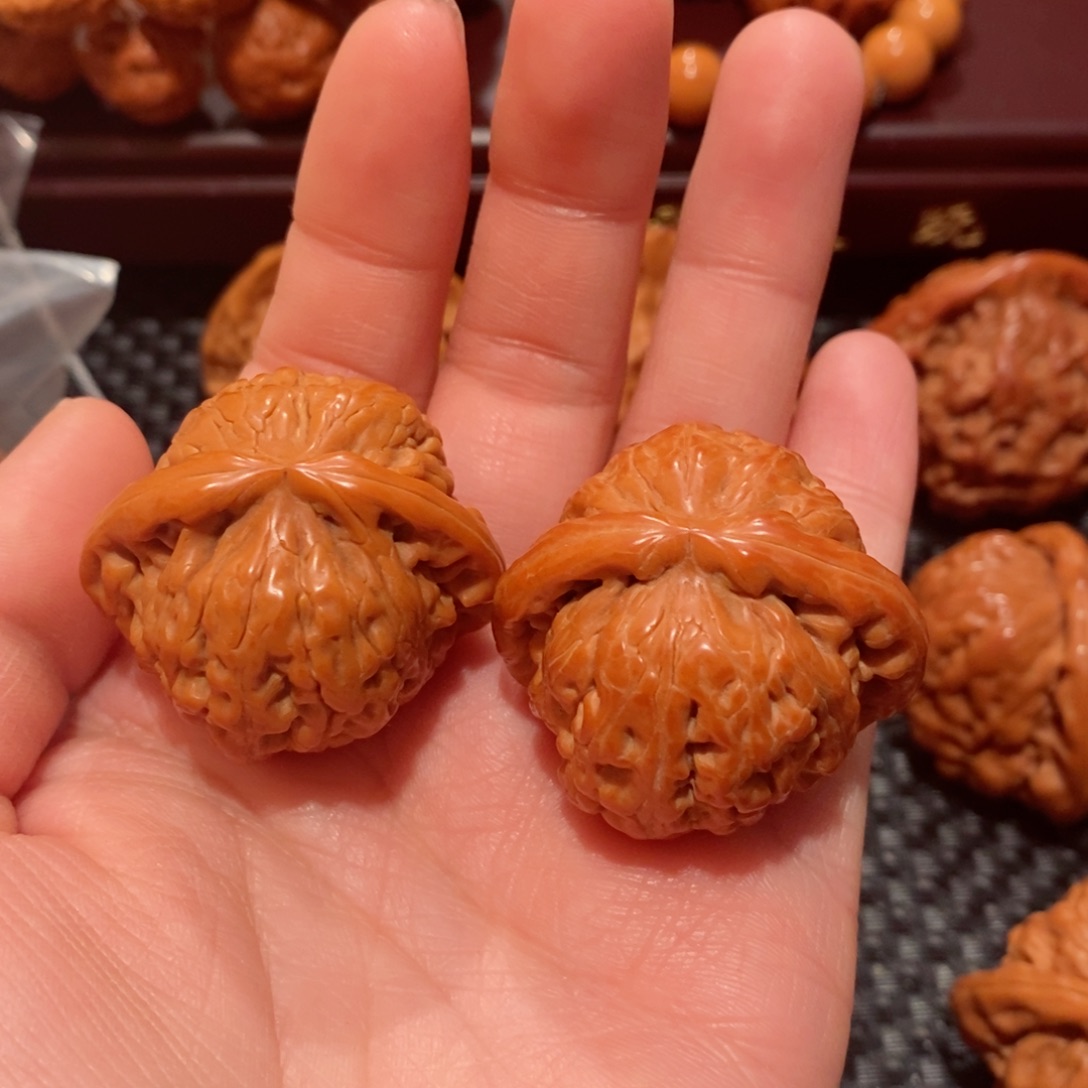 文玩核桃把件白狮子