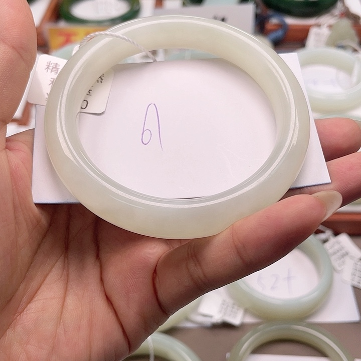 未镶嵌手镯和田玉北**飞