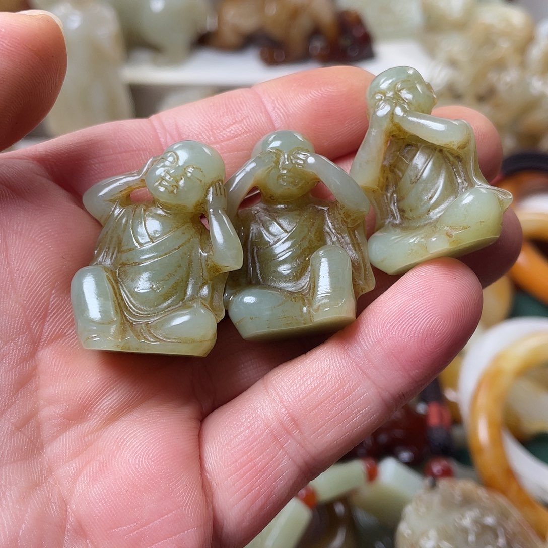 用***1和田玉未镶嵌颈饰