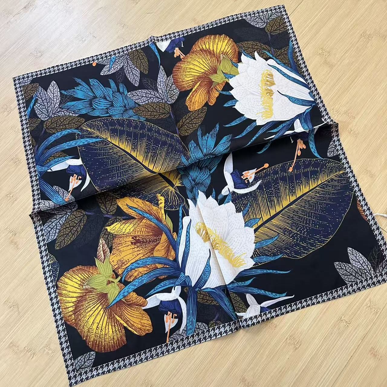 【芭蕉扇】定制款双面异色13.5姆米桑蚕丝素绉缎中方巾53x53cm