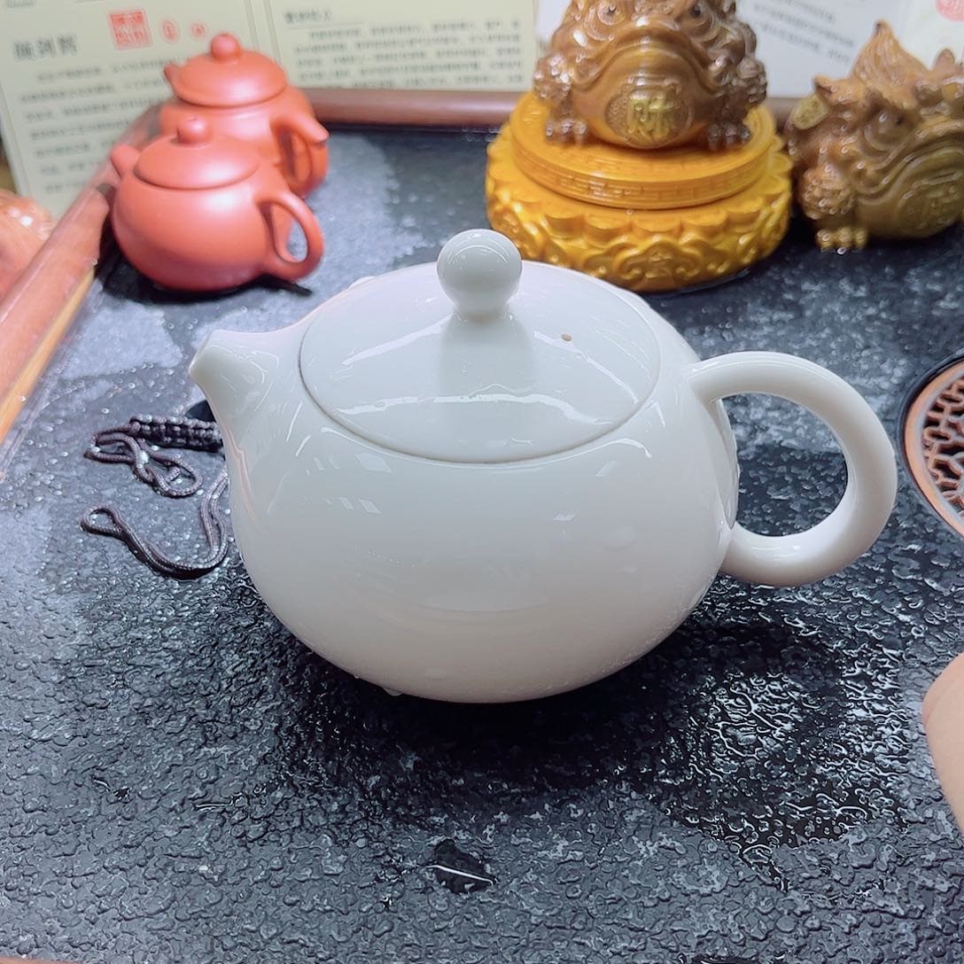 羊脂玉瓷西施壶的