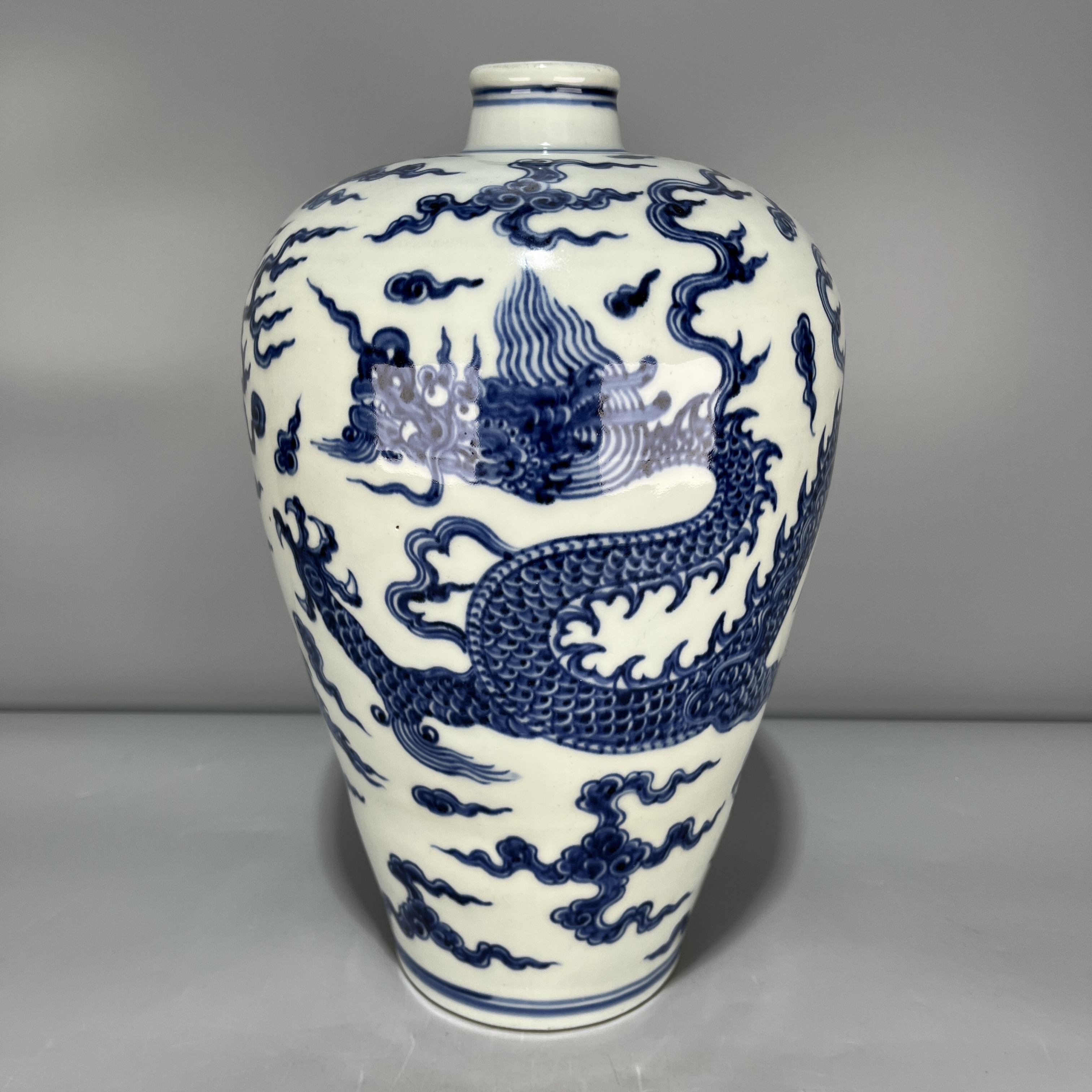 当代仿制 仿古青花祥云龙纹梅瓶