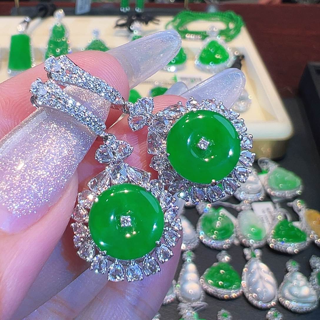 翡翠耳环18K金镶嵌翡翠