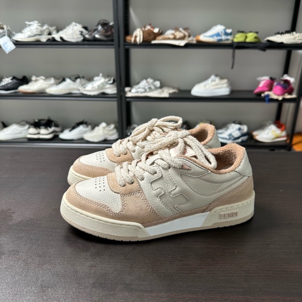 99新 FENDI/芬迪 Fendi match粉色板鞋 38码