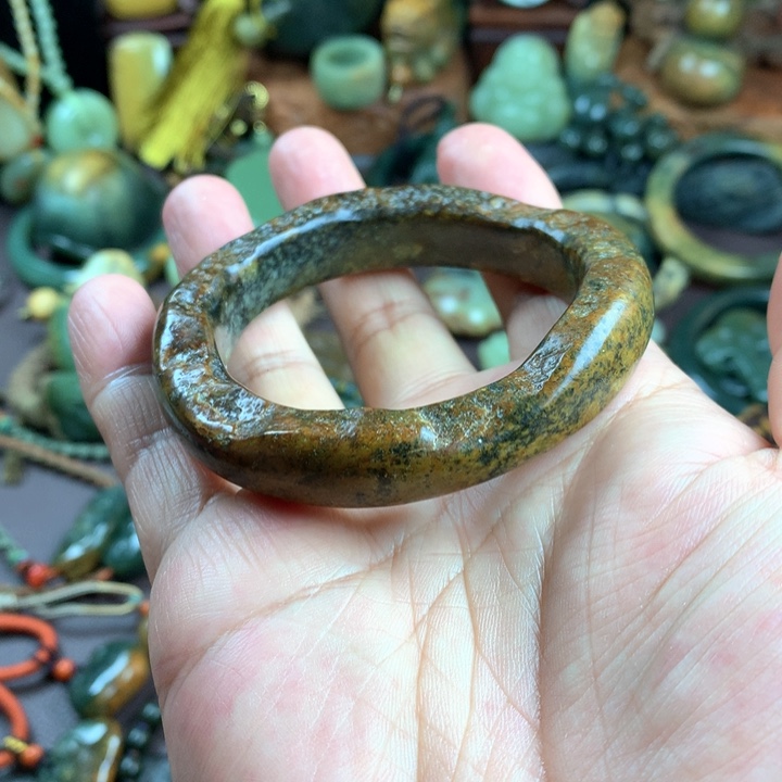 吊坠(赠链)未镶嵌岫岩河磨玉（透闪石质玉）?**?