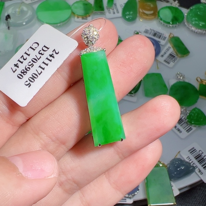 翡翠挂件18K金镶嵌翡翠