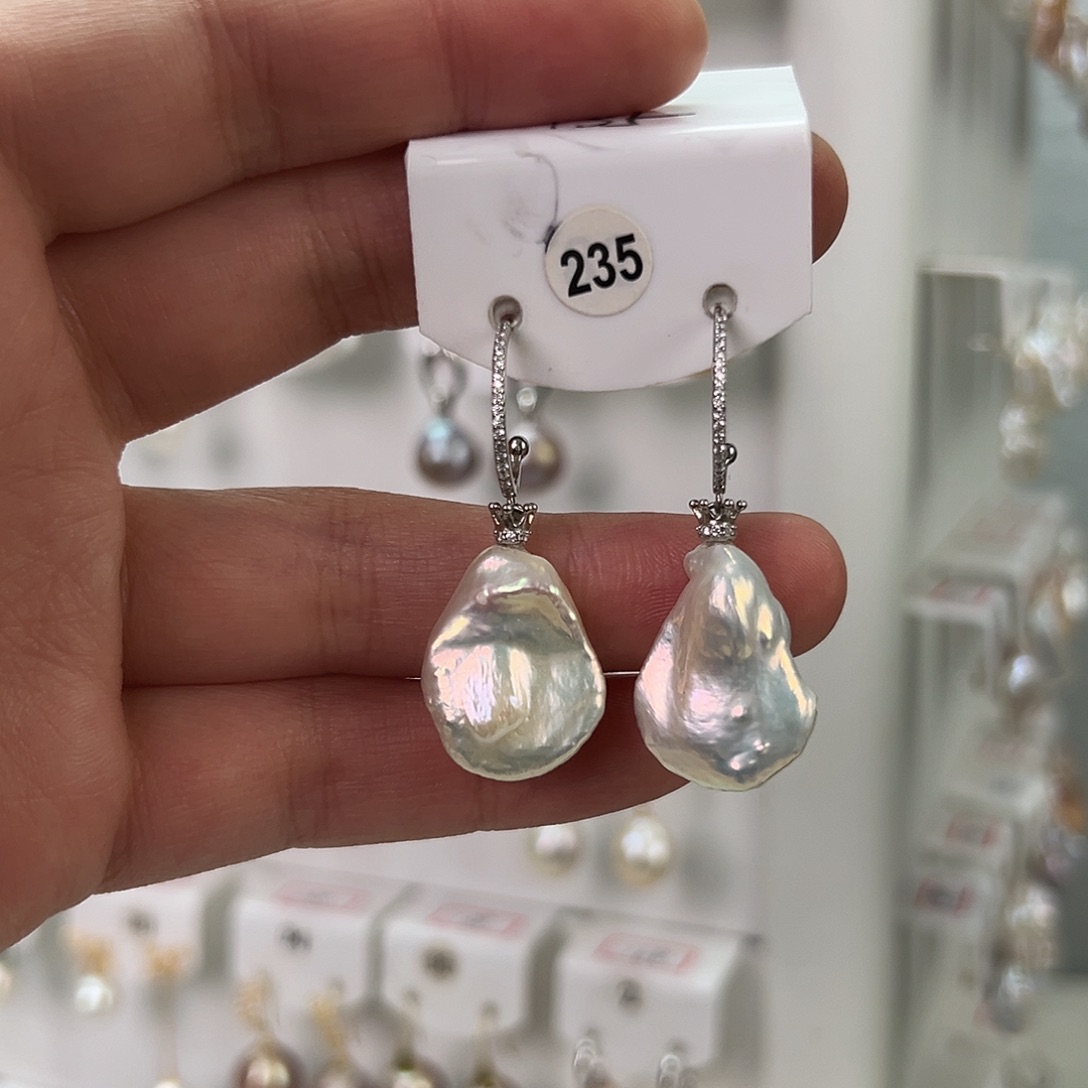 包***菜非金属巴洛克花瓣耳饰 