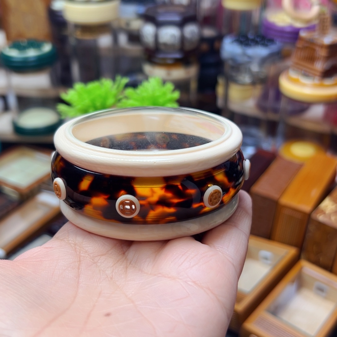 差价琥珀万体哈哈