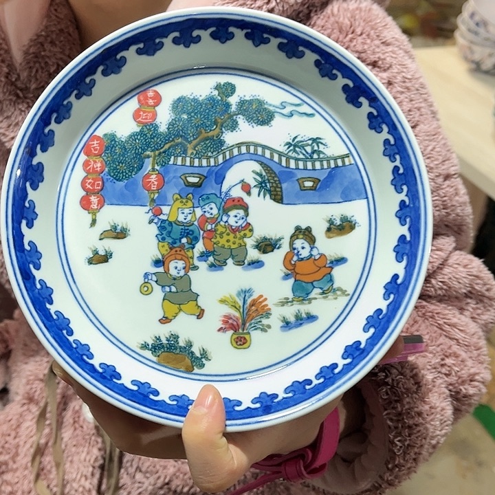 瓷片//////直径19厘米。绿。