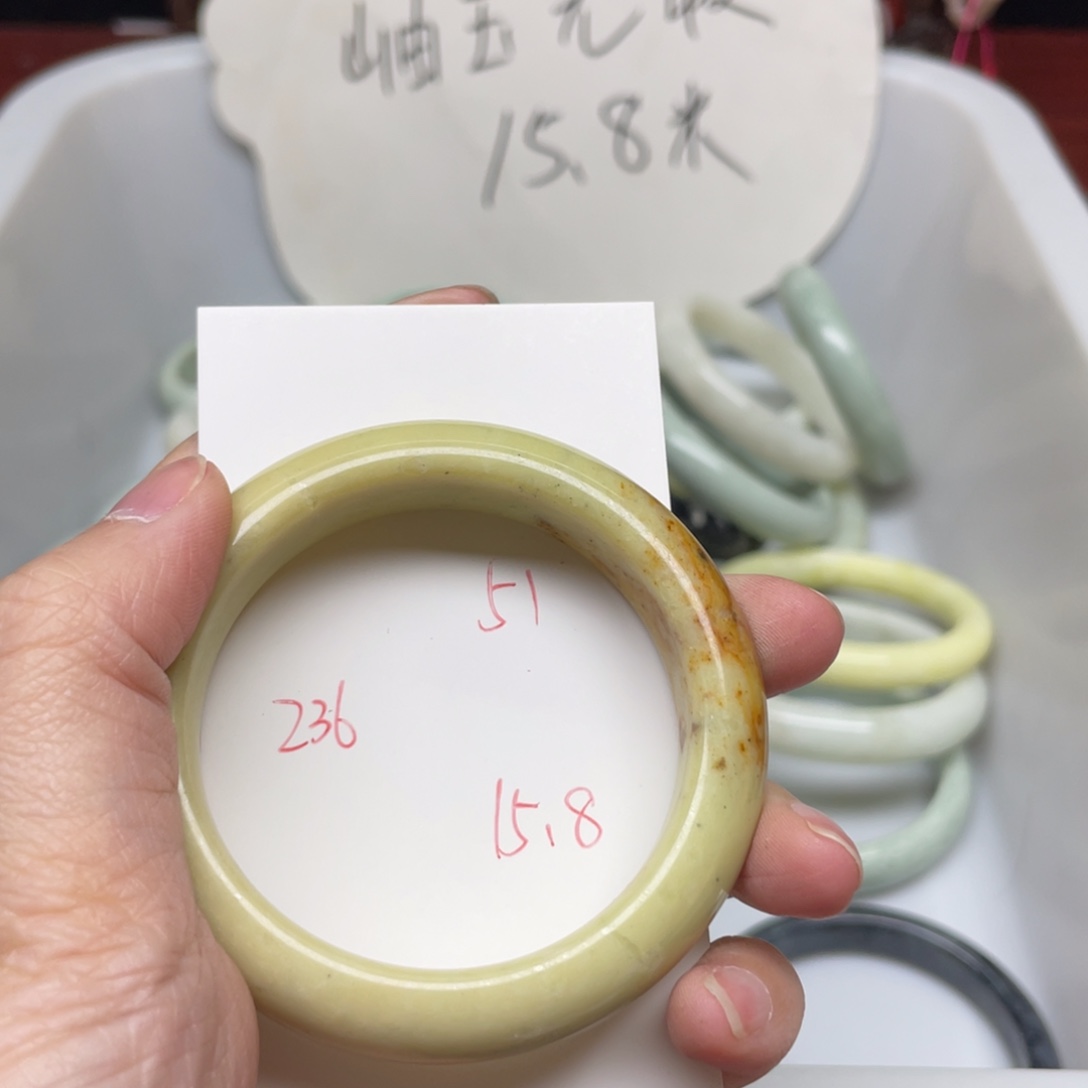 蛇纹石玉手镯未镶嵌
