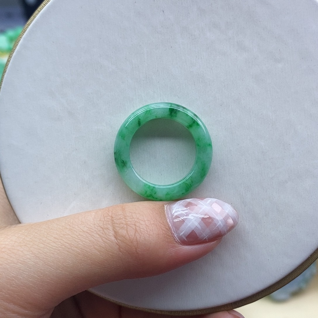 翡翠戒圈未镶嵌戒指