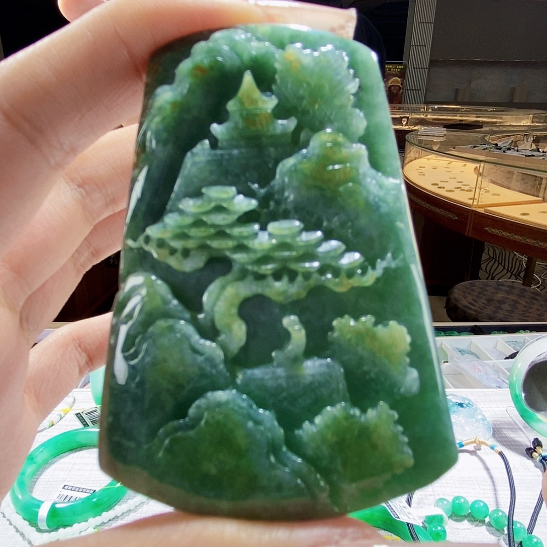 翡翠颈饰未镶嵌翡翠