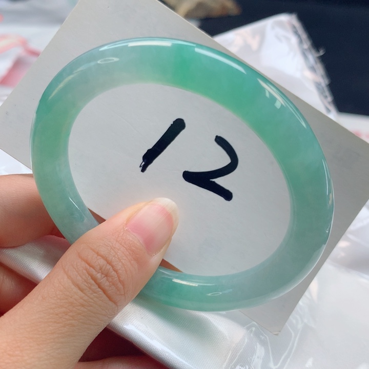 翡翠手镯（圆镯）未镶嵌