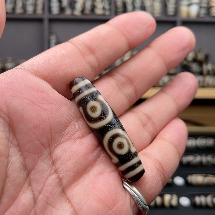 玛瑙/玉髓颈饰未镶嵌明***台上肯台珠玛瑙条纹