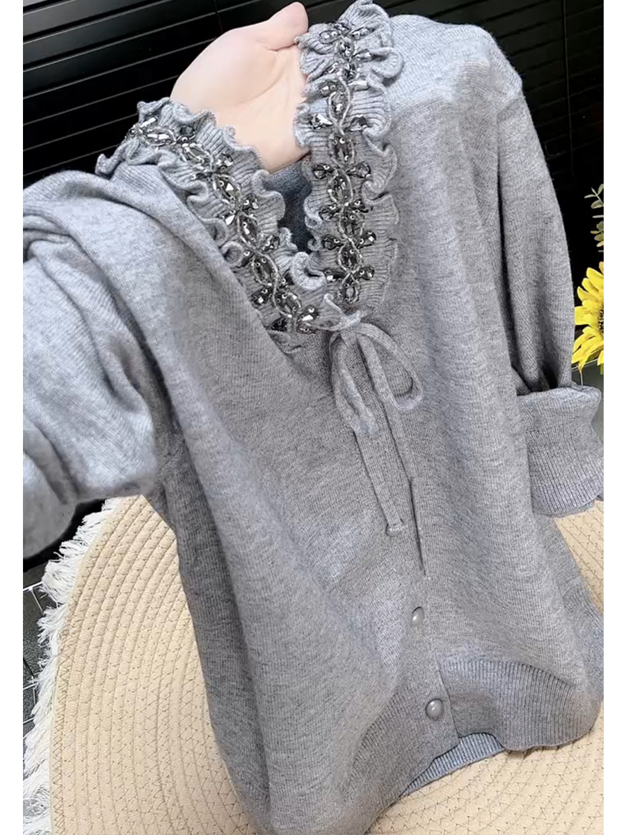长袖木耳边镶钻V领单排扣灰色针织女2025秋冬季季慵懒风减龄开衫