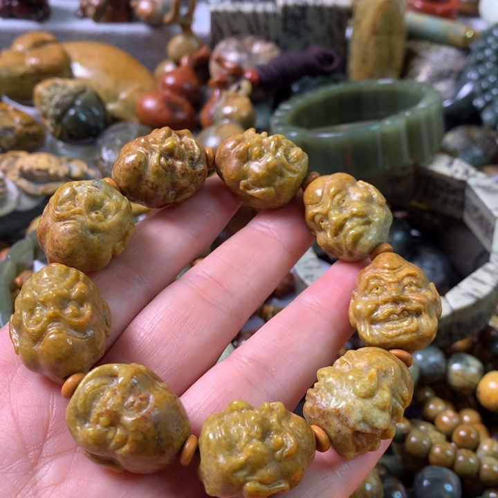 未镶嵌岫岩河磨玉（透闪石质玉）把件