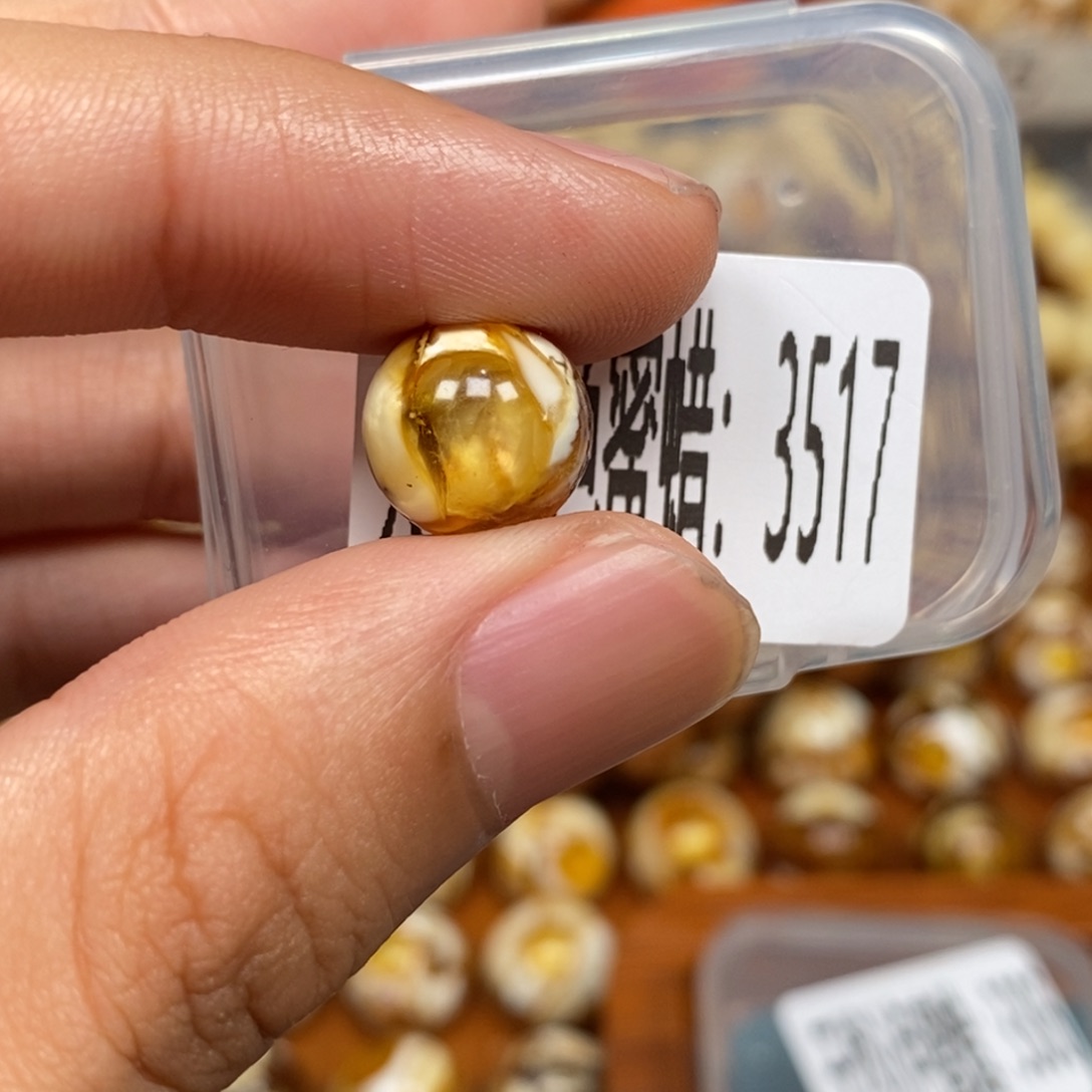 蜜蜡未镶嵌珠宝奇石3517