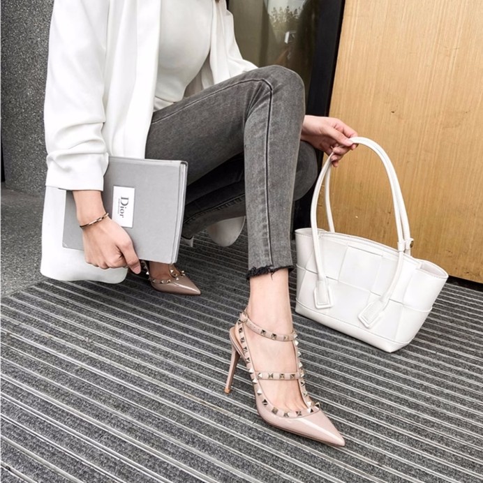 华家2025夏新款尖头铆钉裸色浅口高跟鞋包头性感凉鞋细跟显瘦女鞋