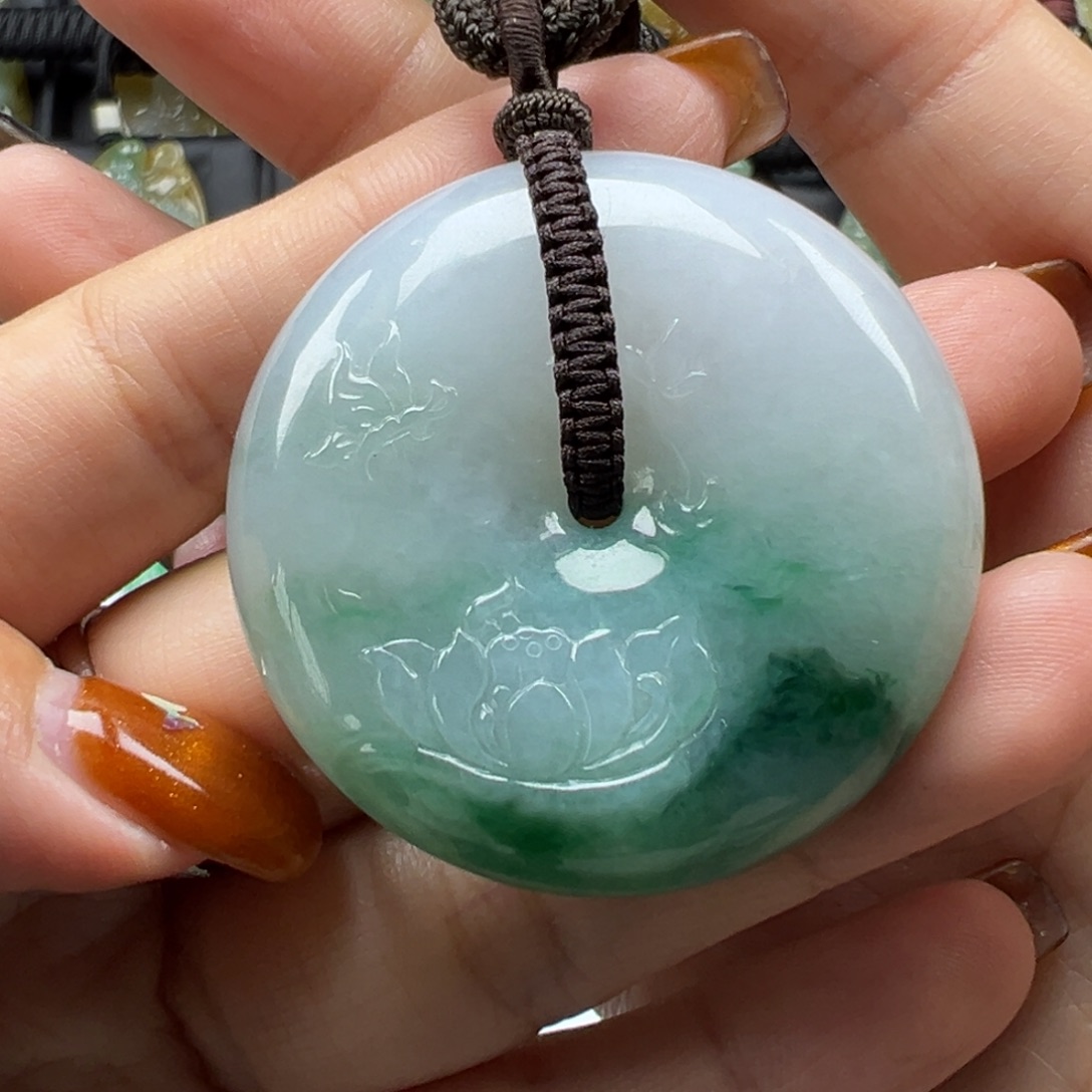 翡翠未镶嵌颈饰平安扣