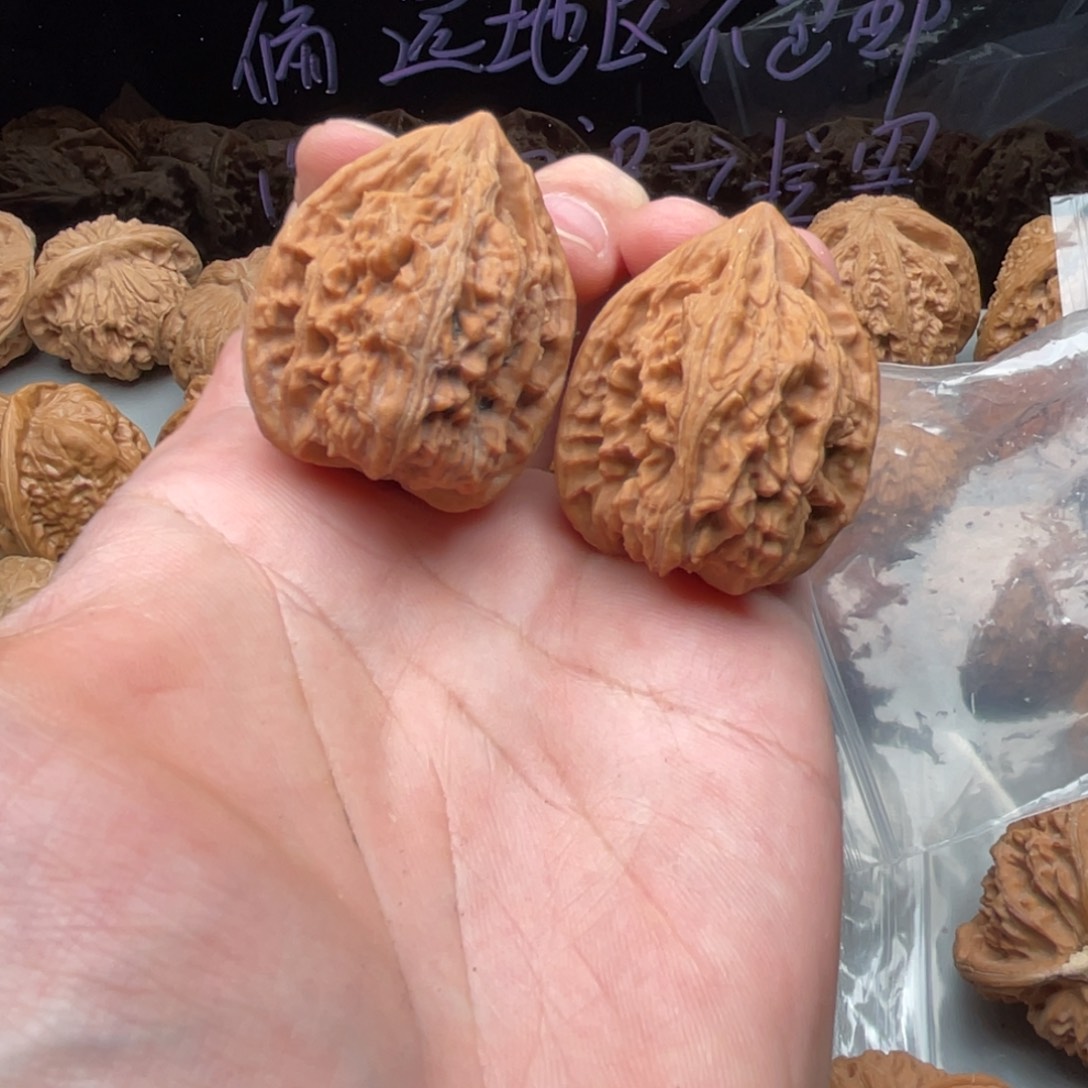 毛***生核桃把件34十三陵鸡心