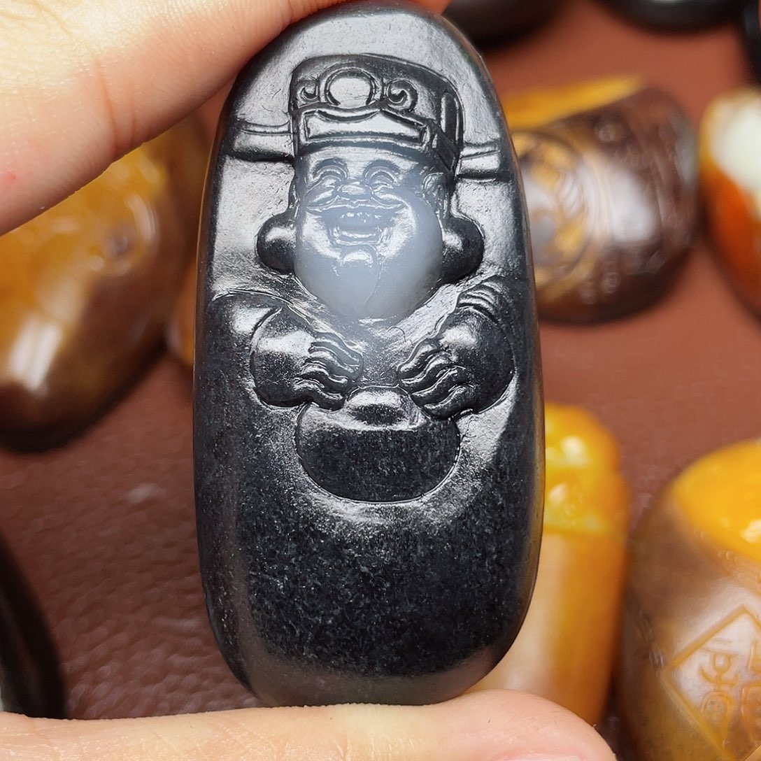 和田玉未镶嵌颈饰白**君