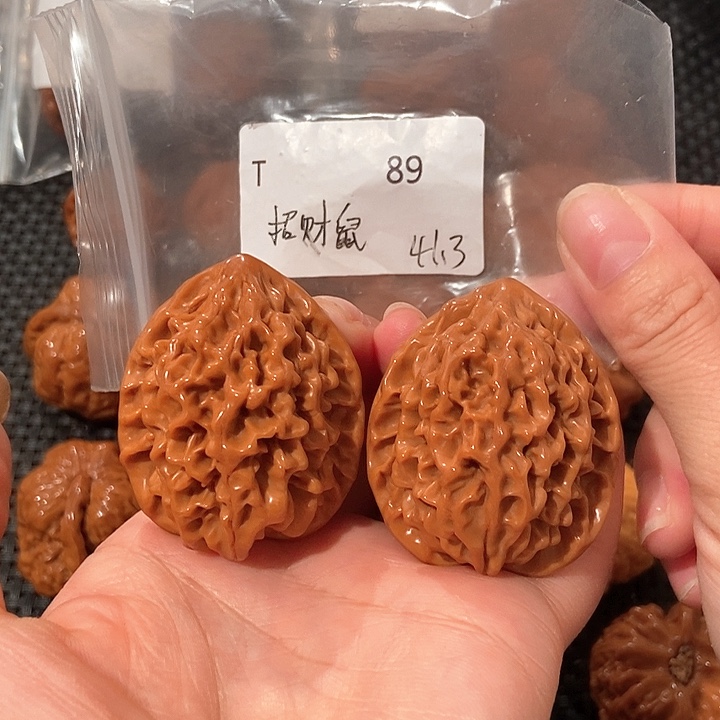 文玩核桃吊坠招财鼠41.8