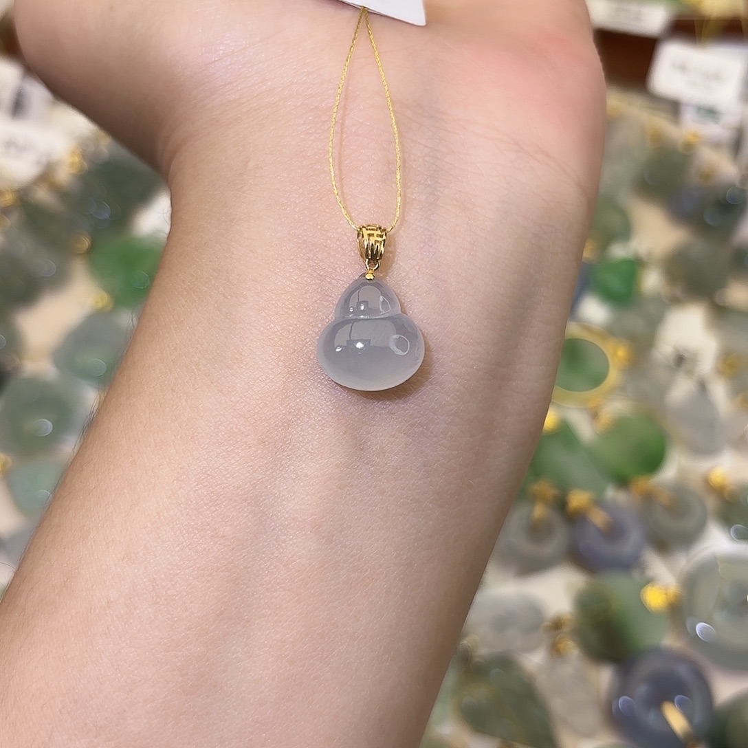 瑶***怪翡翠18K金镶嵌颈饰葫芦