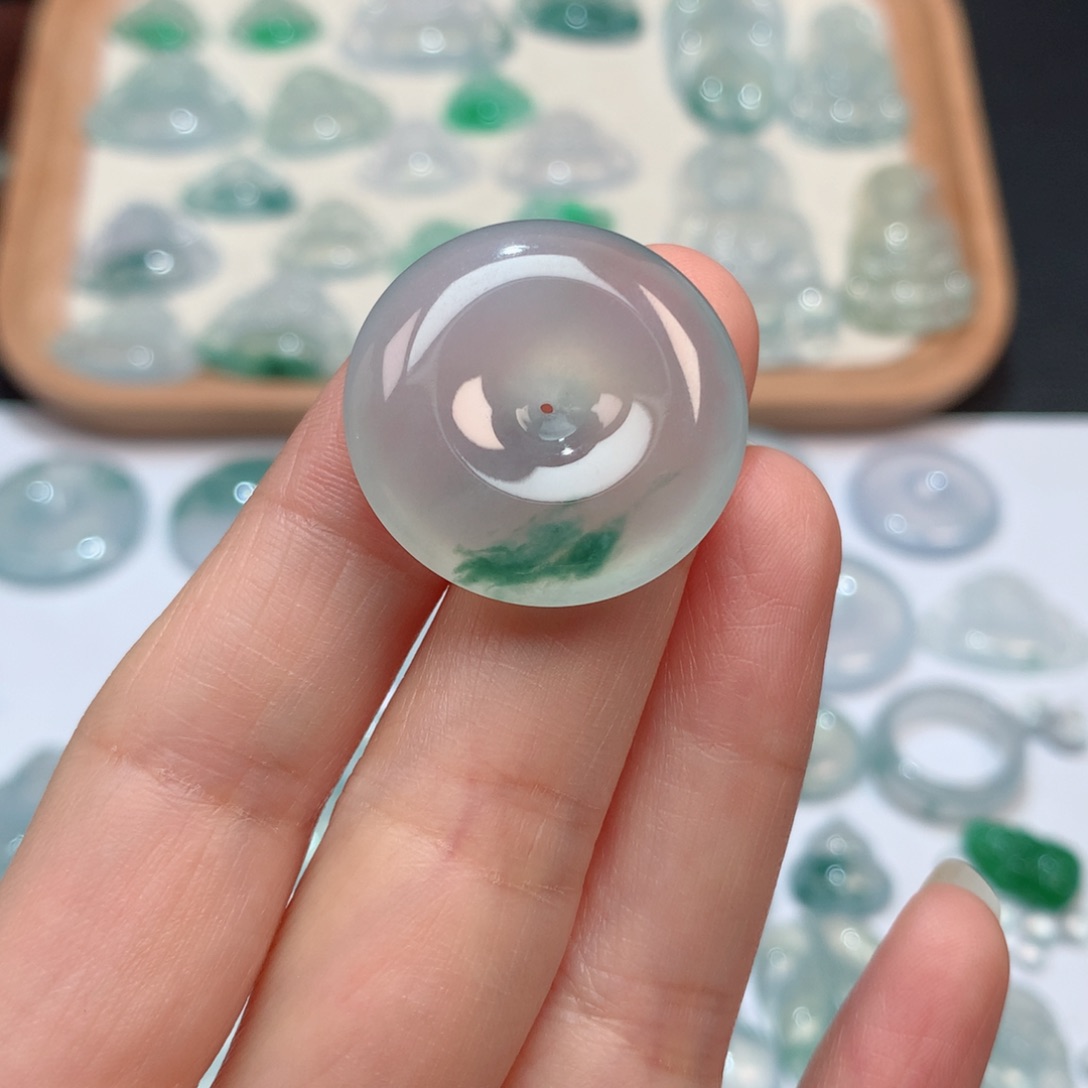 翡翠颈饰未镶嵌冰种飘花平安扣