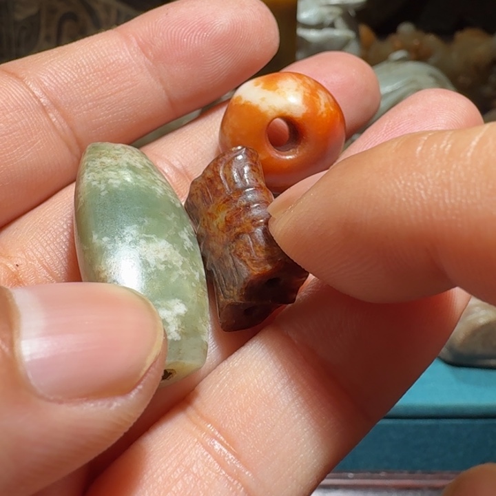 王***哥和田玉（糖玉）未镶嵌颈饰