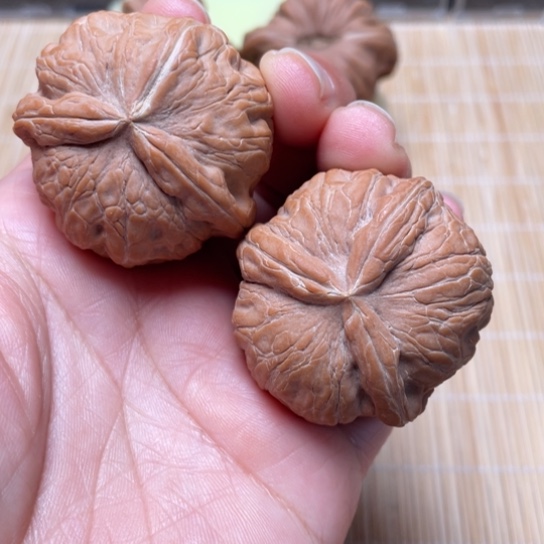 【闪购商品】吊坠文玩核桃元宝三棱……