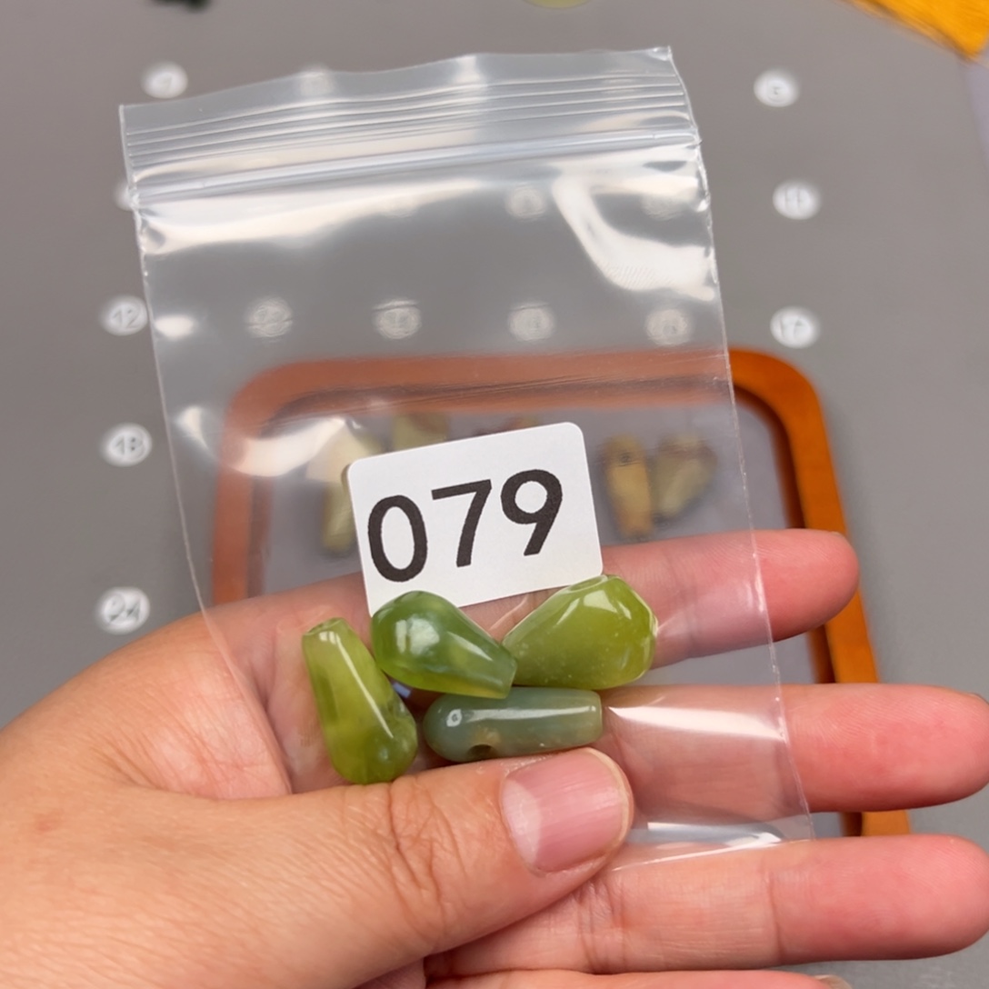 未镶嵌蛇纹石玉颈饰小*微瑕不退不换