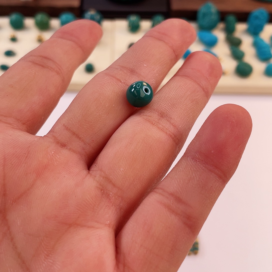 绿松石颈饰未镶嵌